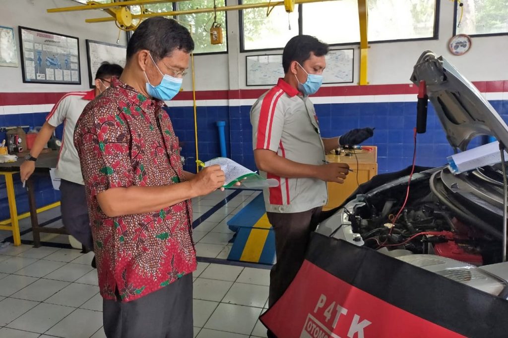 Laboratorium Departemen Otomotif